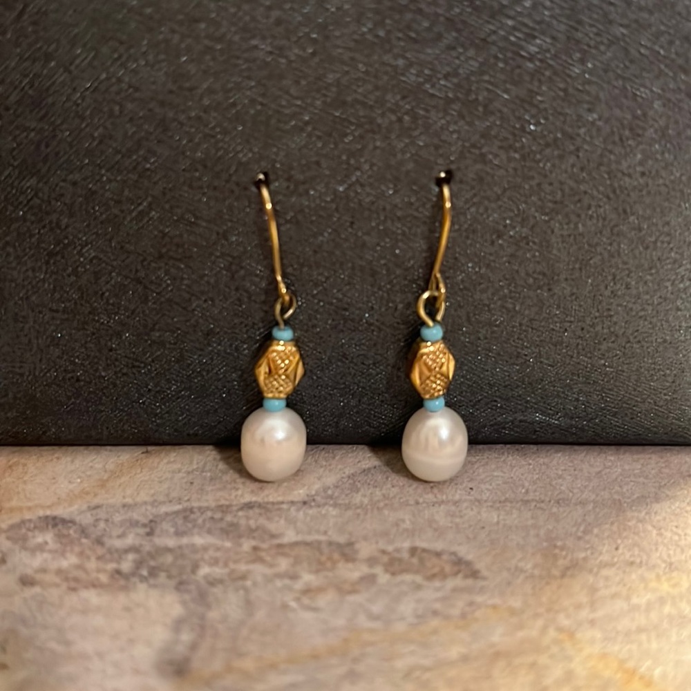 hanging gold blue and pearl earrings